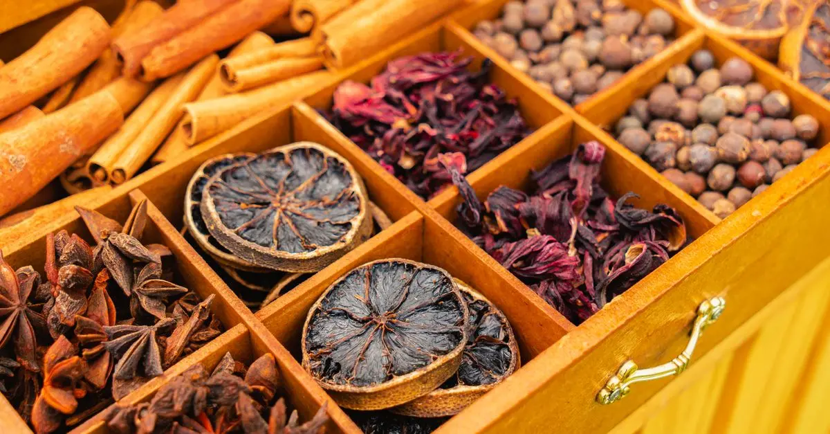 Les Épices Incontournables de la Cuisine Bretonne à Découvrir