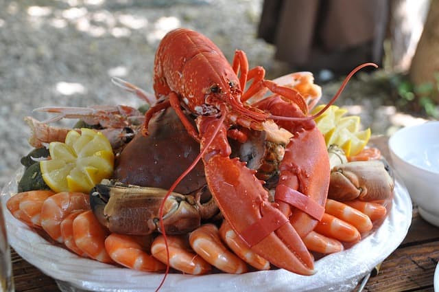 L'Art de Préparer un Plat de Fruits de Mer Breton Parfait